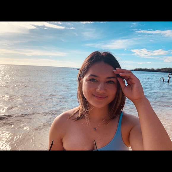 Profile Picture of Bryana-marie Ebbers (@bryebbsz) on Poshmark