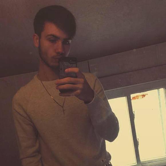 Profile Picture of Zach Vandenbroek (@zachvandy216) on Poshmark