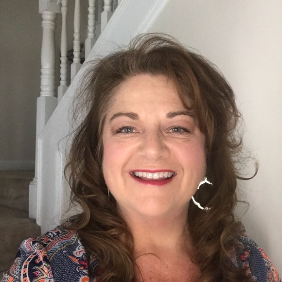 Profile Picture of Dee anna Bean (@deeannabean) on Poshmark