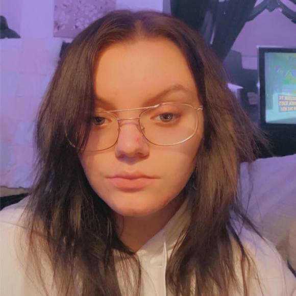 Profile Picture of Jasmine Sofalvi (@jazzerlynn) on Poshmark