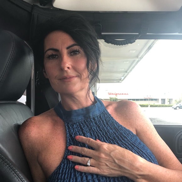 Profile Picture of Angela Mcintyre (@awarren911) on Poshmark