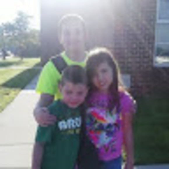 Profile Picture of Colista Holsinger (@colista73) on Poshmark