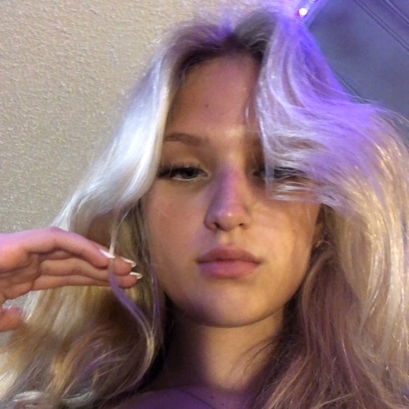 Profile Picture of Clara Lesiak (@claralesiak81) on Poshmark