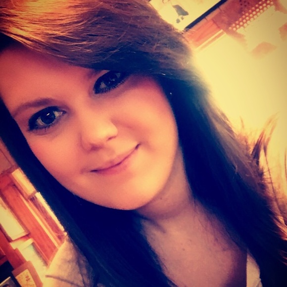Profile Picture of Bethanie Irving (@birving97) on Poshmark