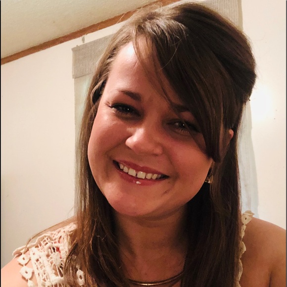 Profile Picture of Karly Havard (@karlylin91) on Poshmark