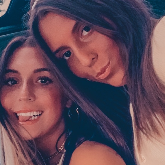 Profile Picture of Gracie&libby Gorsline (@ggorslinee) on Poshmark