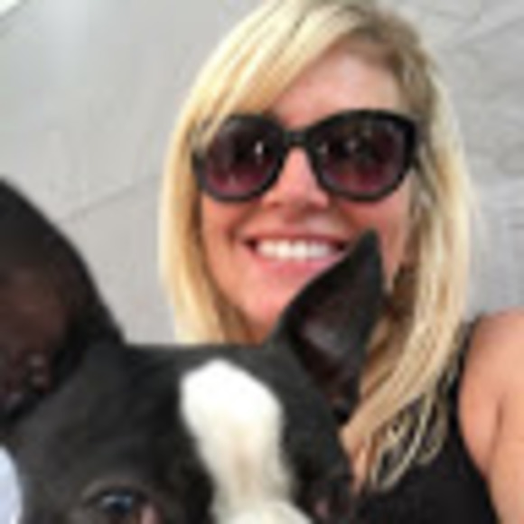 Profile Picture of Dena Uselmann (@denamu) on Poshmark