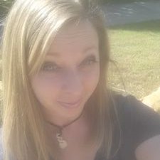 Profile Picture of Lisa Barnthouse (@lisabarnthouse) on Twitter