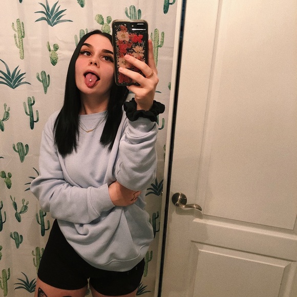 Profile Picture of Melissa Foster (@babympluto) on Poshmark