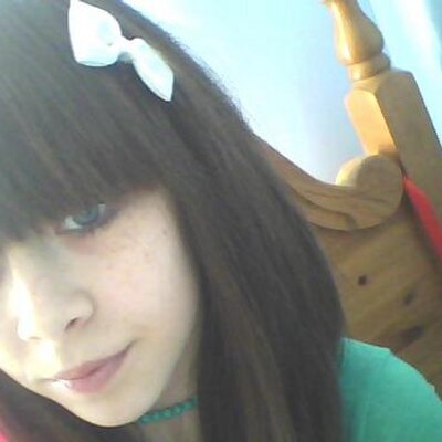 Profile Picture of Chloe Magee (@ChloeWithaBow) on Twitter