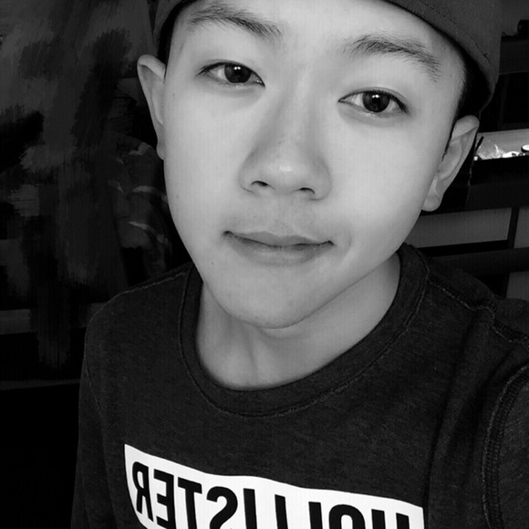 Profile Picture of Chengjie Gu (@cgu0926) on Poshmark