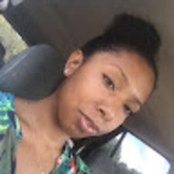 Profile Picture of Whatley Ways (@whatleyways) on Poshmark