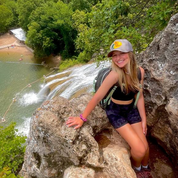 Profile Picture of Libby Carter (@libbycarter991) on Poshmark