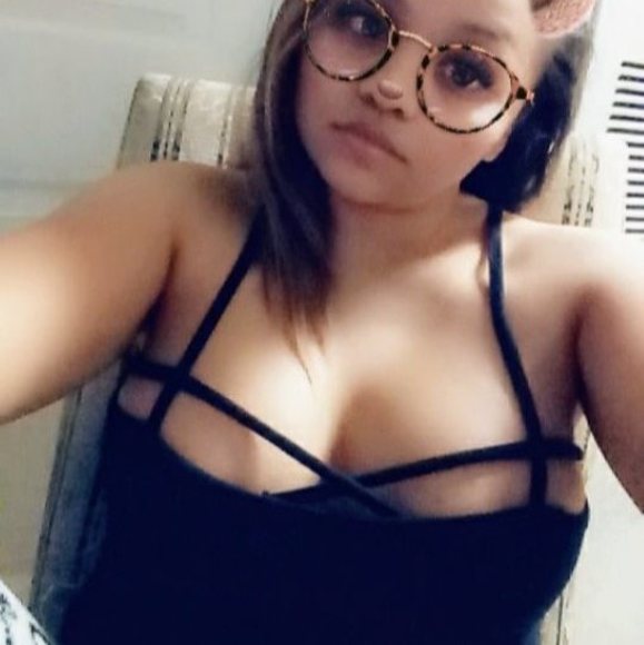 Profile Picture of Olga Hernandezflores (@rojoardiente88) on Poshmark