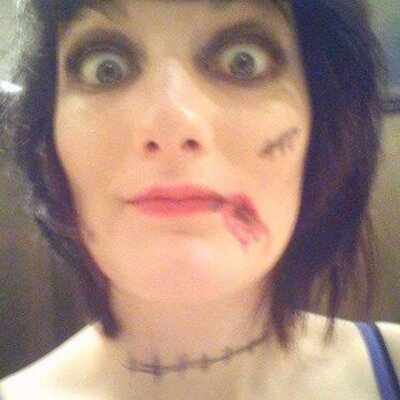 Profile Picture of Miranda Cramer (@glassspires27) on Twitter