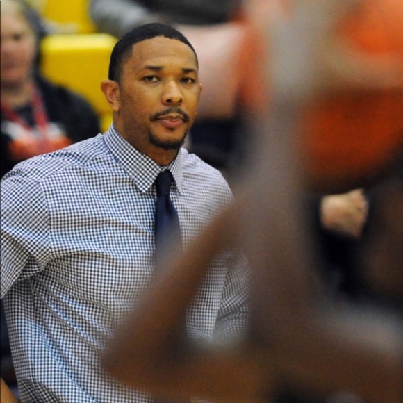 Profile Picture of Brandon Gilbert (@bgizzle32) on Poshmark