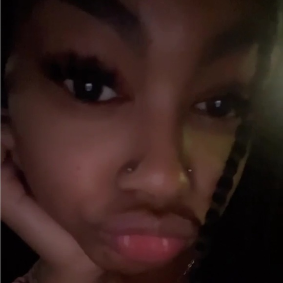 Profile Picture of Julianna Fontes (@princessjjujuu) on Poshmark