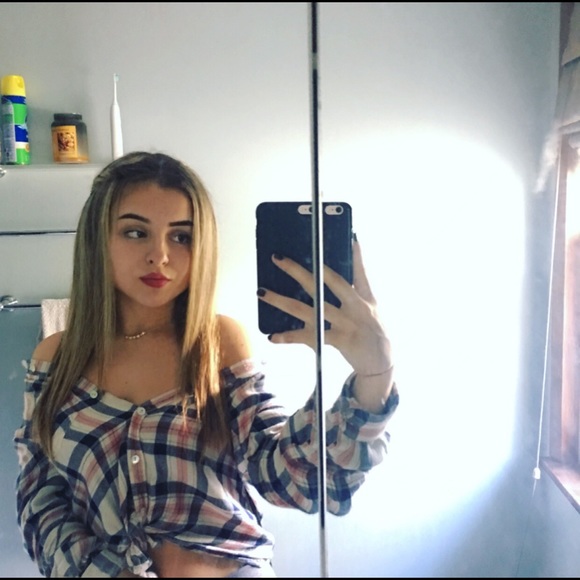 Profile Picture of Julianna Candelaria (@jcandelariaxo) on Poshmark