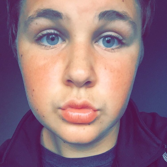 Profile Picture of Dartyn Jones (@dartynjones) on Poshmark