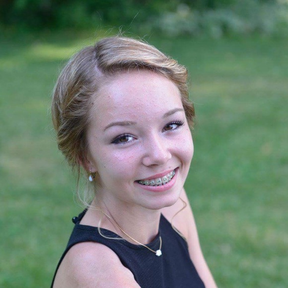 Profile Picture of Bailey Gable (@bailey7902) on Poshmark