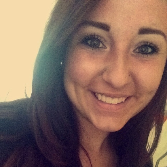 Ashlee Srbinovich - Poshmark Profile Picture of Ashlee Srbinovich (@asrbinovich) on Poshmark