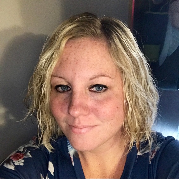 Jenna Vendetti - Poshmark Profile Picture of Jenna Vendetti (@jennalee2018) on Poshmark