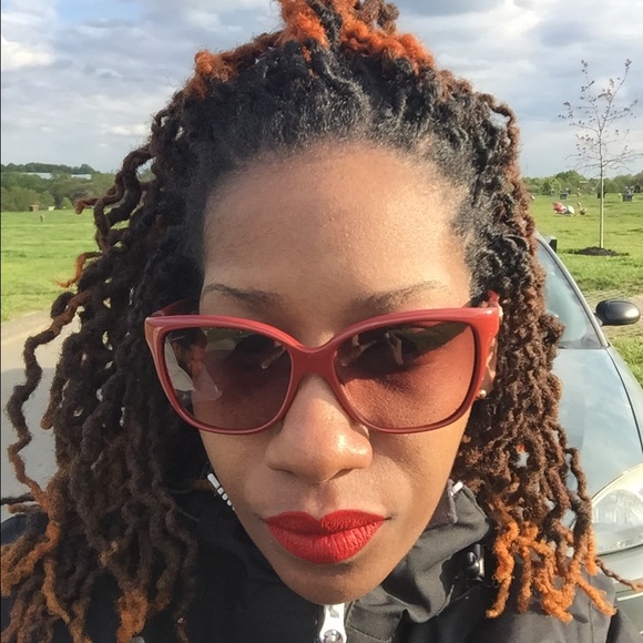 Profile Picture of Michelle Stoutamire (@chellestout) on Poshmark