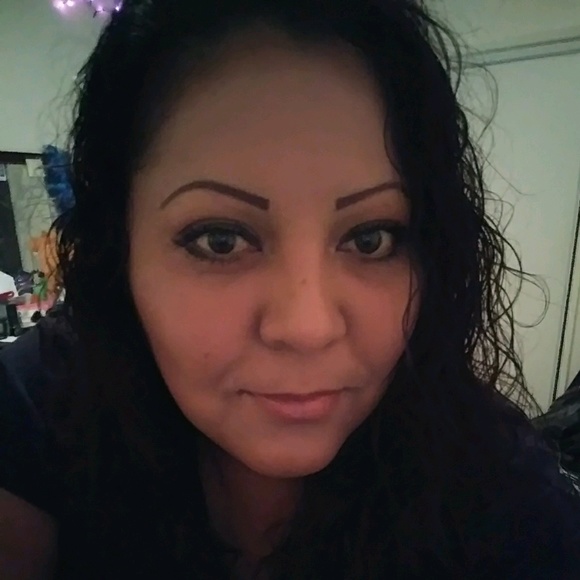 Profile Picture of Beatriz Solorio (@bsolorio1982) on Poshmark