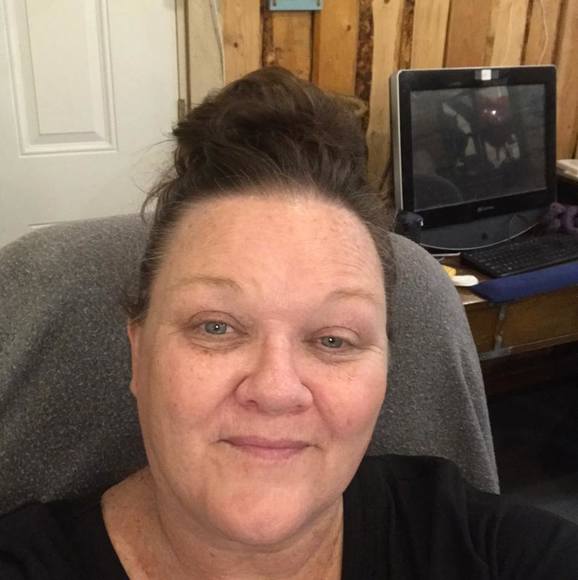Profile Picture of Tracey Hopper (@traceyhopper) on Poshmark
