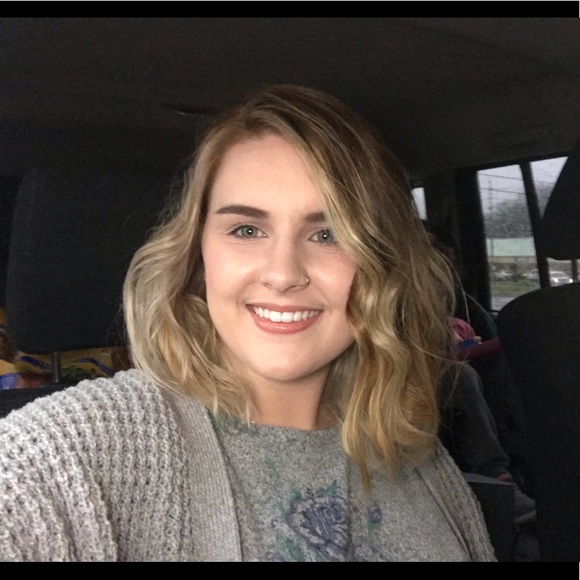 Profile Picture of Hannah Runge (@hrunge515) on Poshmark