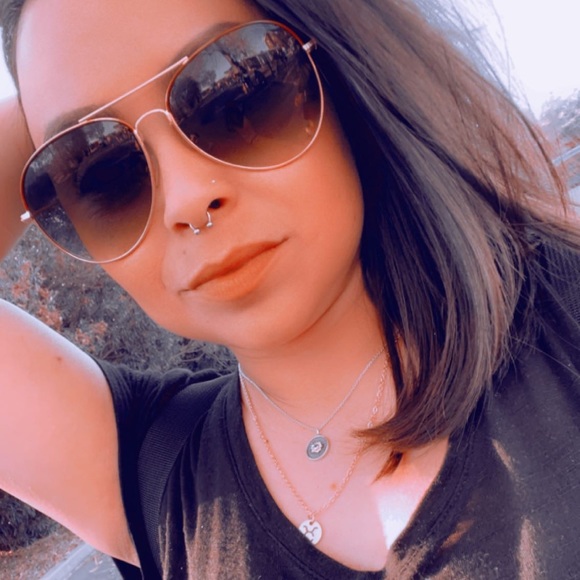Profile Picture of Maya Acosta (@maya33a) on Poshmark