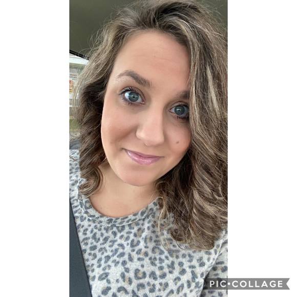 Profile Picture of Karie Blaskay (@karie_lynn) on Poshmark