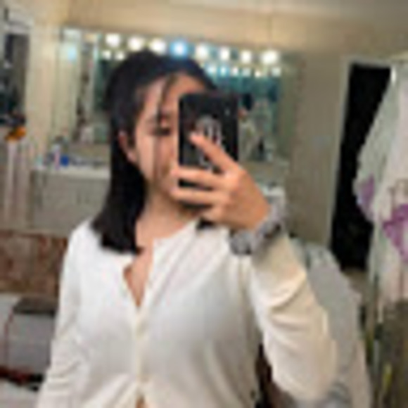 Profile Picture of Audrey Kang (@kngdry) on Poshmark