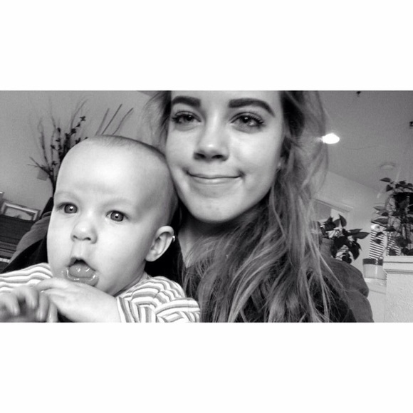 Profile Picture of Victoria Ullom (@victoriaullom) on Poshmark