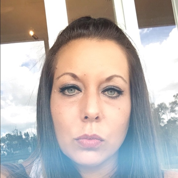 Melissa Leduc - Poshmark Profile Picture of Melissa Leduc (@romeyjuicy) on Poshmark