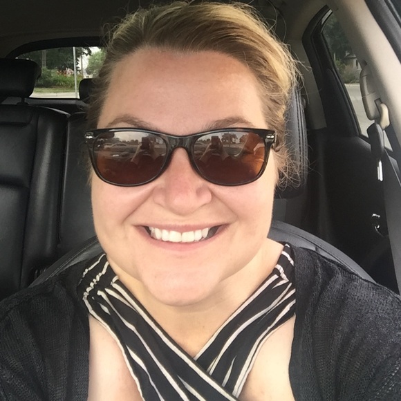 Profile Picture of Mary Friess (@friessm) on Poshmark
