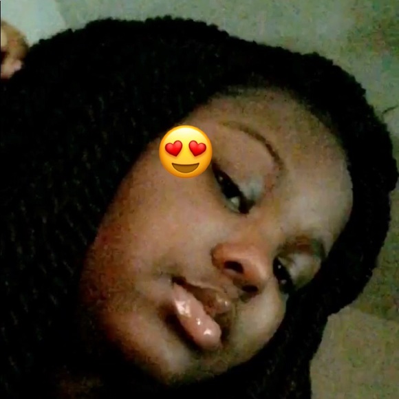 Profile Picture of Taylor Matlock (@taylor_matlock) on Poshmark