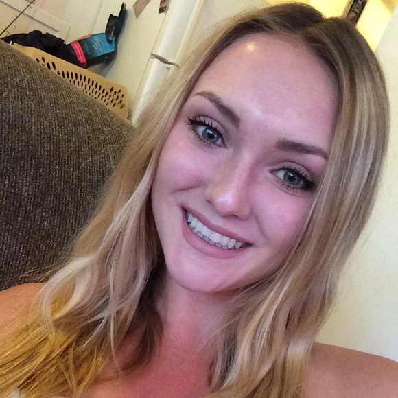 Haley Allgor - Poshmark Profile Picture of Haley Allgor (@haleyallgor) on Poshmark