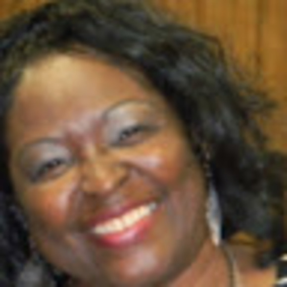 Profile Picture of Lee Carothers (@aecarothers) on Poshmark