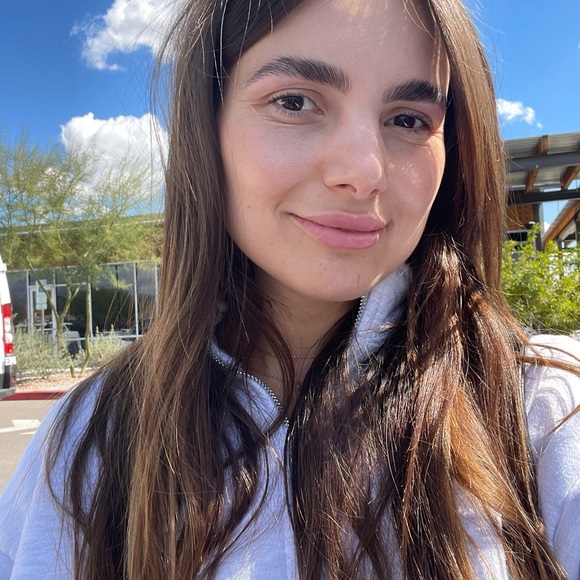 Profile Picture of Amber Cornell (@amberlcornell4) on Poshmark
