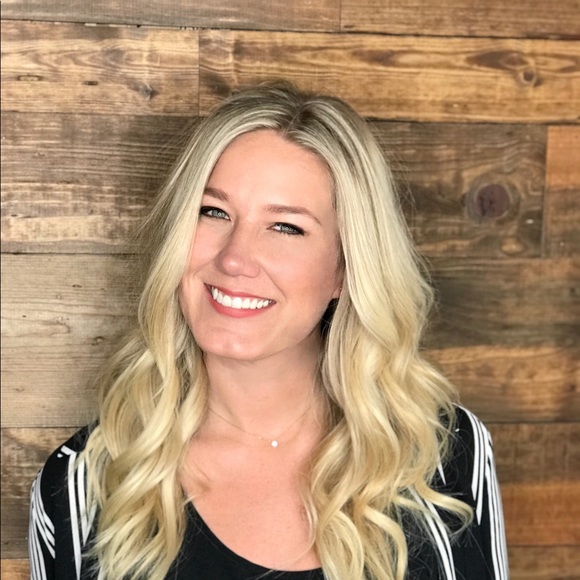 Profile Picture of Crystal Canter (@cc_pistol) on Poshmark
