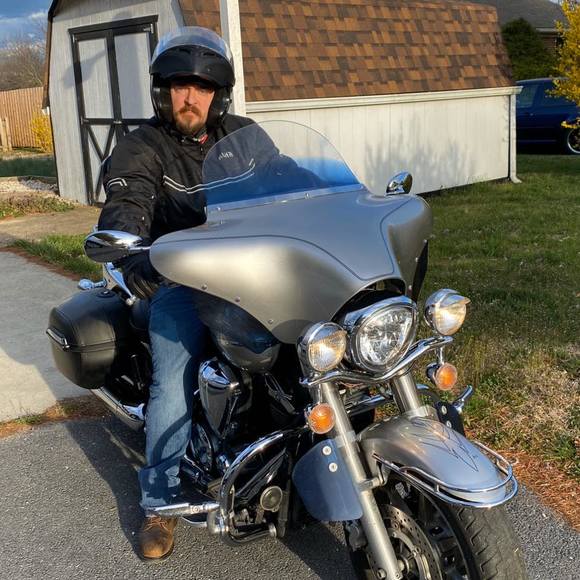 Profile Picture of Daniel Hinchey (@dhinchey25) on Poshmark