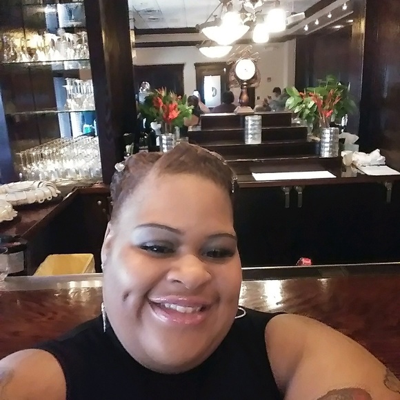 Profile Picture of Phyllis Wade (@boxmama) on Poshmark