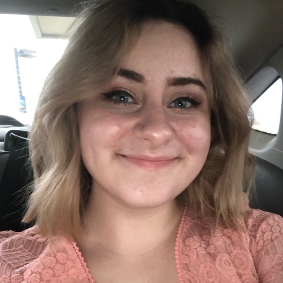 Profile Picture of Ariel Bryan (@anb828) on Poshmark