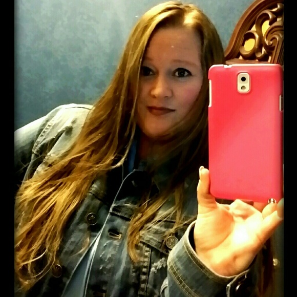 Profile Picture of Melissia Foree (@melissiaforee) on Poshmark