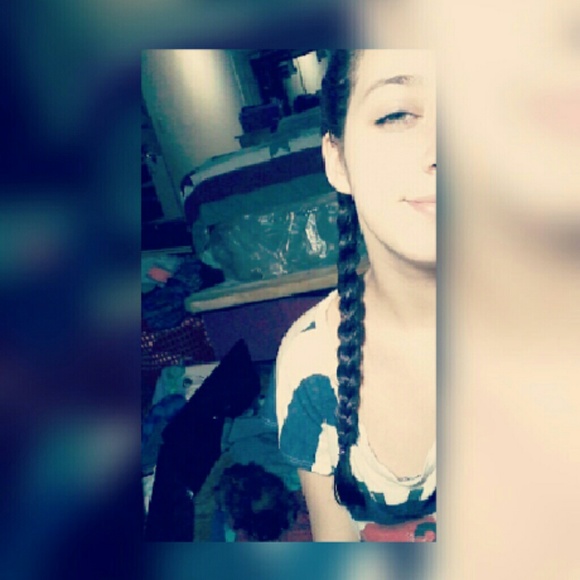 Profile Picture of Cyanna Fuhrer (@cyannasosimple) on Poshmark