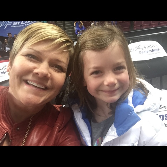 Profile Picture of Amanda Broadnax (@broadnaa) on Poshmark