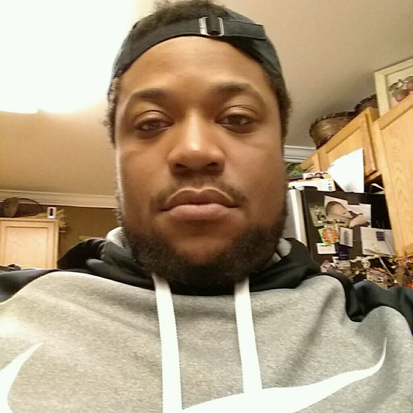 Profile Picture of Demontae Bennett (@mcbdemontae133) on Poshmark