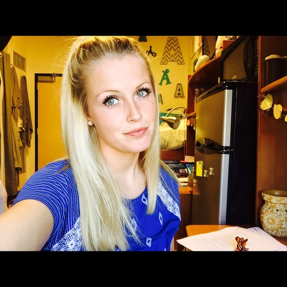 Profile Picture of Taylor Kleeschulte (@tkleeschulte) on Poshmark