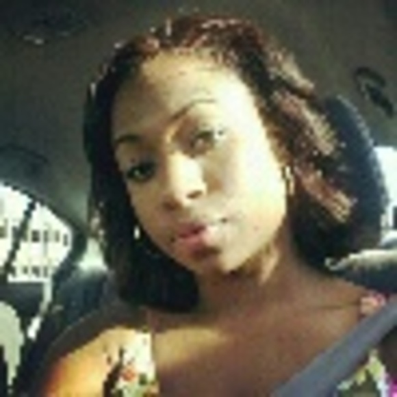 Profile Picture of Shea Gary (@sheagary1987) on Poshmark